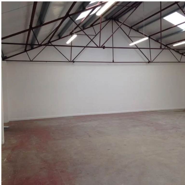 SHARED Workshop Space/Storage Space in Industrial Unit - Amersham