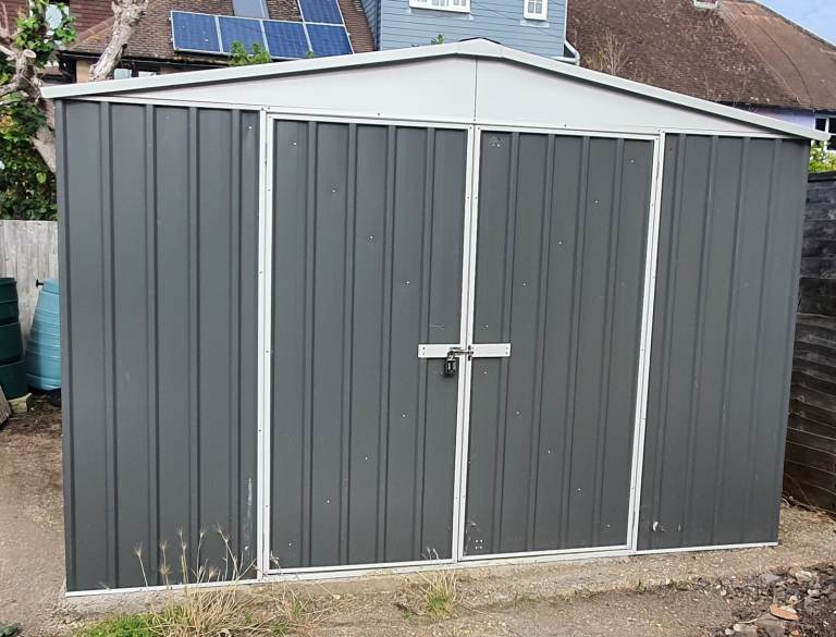 Lockup storage / shed / motorbike storage for rent in Angmering village