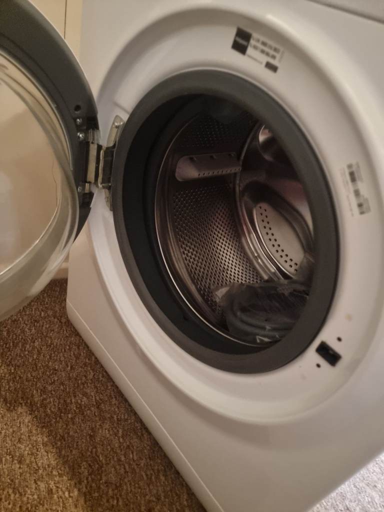 White Washing Machine – Good Condition