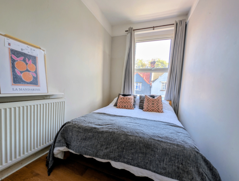 Single Room Hither Green £700/pm - Bills Inc | 1 Min to Station | SE13