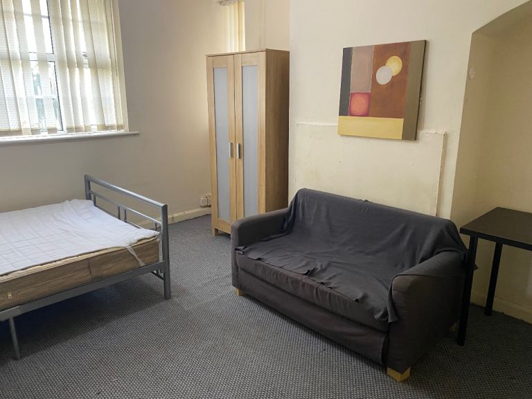 4/5 BEDROOM HOUSE IN CV6 3BZ 