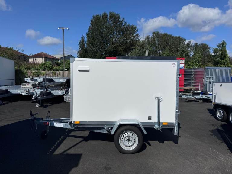 Brand New 6,8ft x 3,8ft x 4,1ft Single axle Box trailer with Barn doors 750KG Un braked