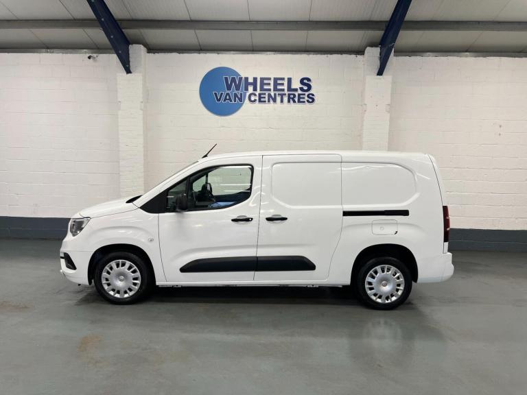 2022 Vauxhall Combo Combo 1.5 Turbo D 2300 Sportive L2 H1 Euro 6 4dr Panel Van Diesel Manual