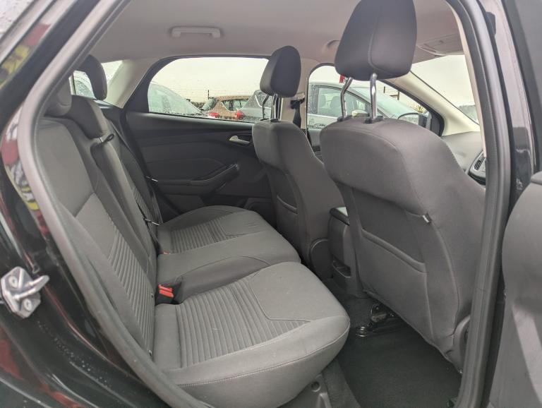 FORD FOCUS 1.6 TITANIUM AUTOMATIC SUPER LOW MILEAGE FULL HISTORY NEW CAMBELT KIT