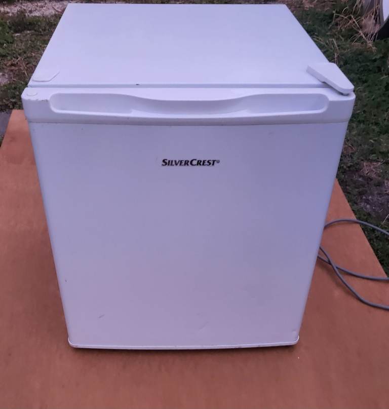 White Silvercrest Mini Fridge - Freestanding, Good Condition