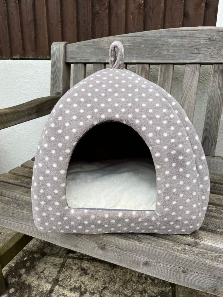 Pet bed igloo - for cat or small dog