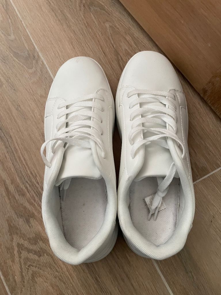 Men’s white trainers