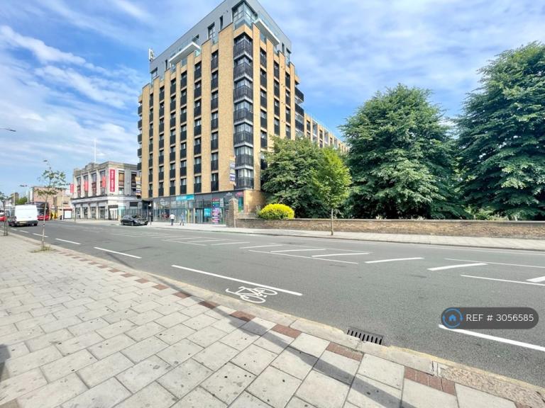 2 bedroom flat in Charter House, Ilford, IG1 (2 bed) (#3056585)