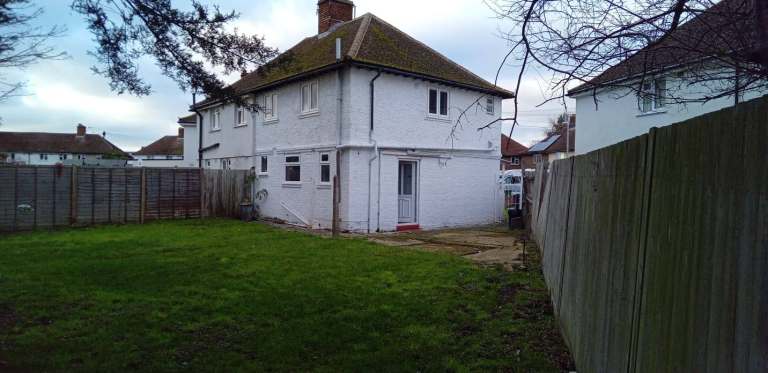 Three beautiful bedroom House to let in Kingston