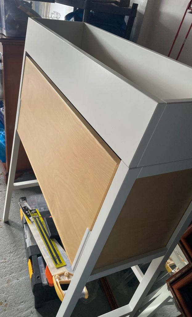 Computer desk