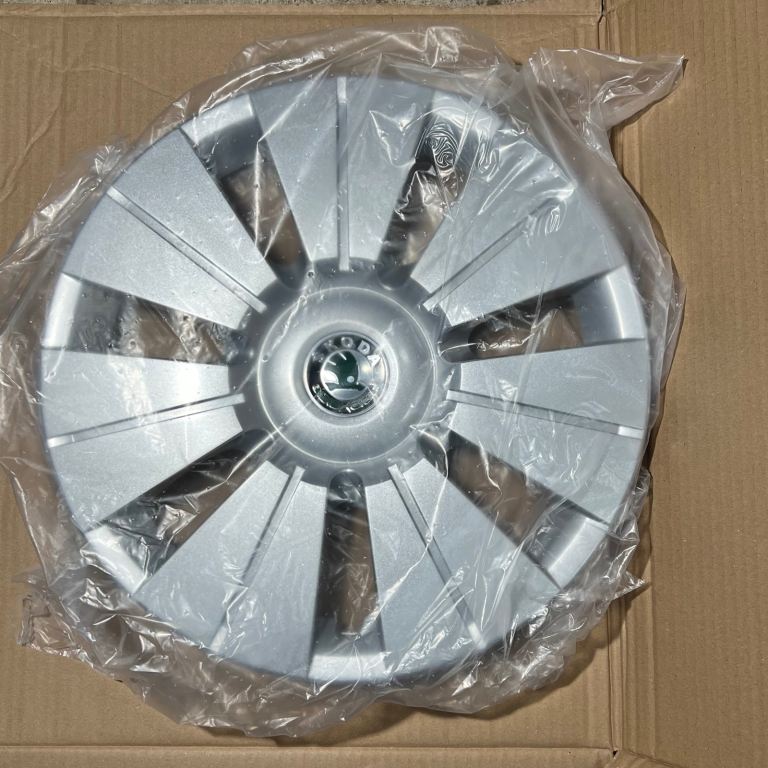 4x brand new Skoda 14” hub caps