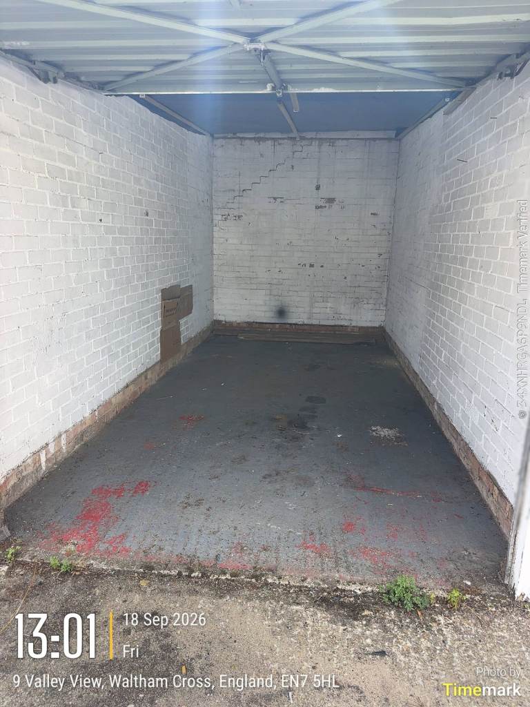 EN7 ~ Lock up Garage / Storage  To Let - Valley View, Goffs Oak EN7 5ET.