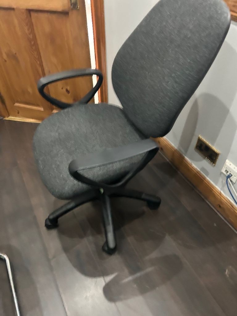 New chair ( hardly used ) for sale in G41 area Glasgow 