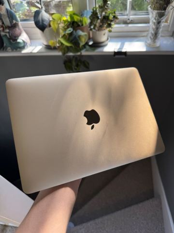ゴールド MacBook 本体　2016初期 Apple MacBook 2016 Gold | in Cobham, Surrey | Gumtree