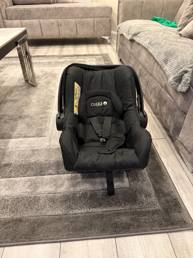 Cuggl Black Infant Car Seat