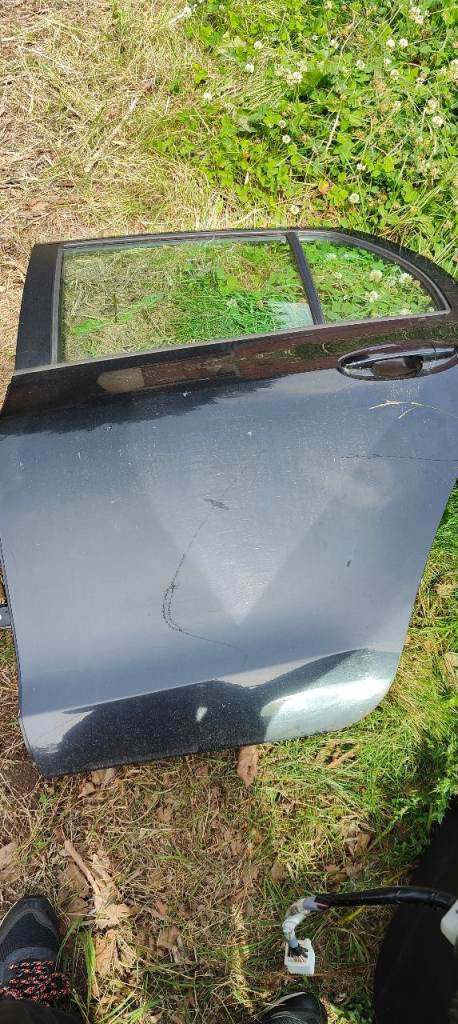 2006 Toyota Yaris passenger rear door in black used complete