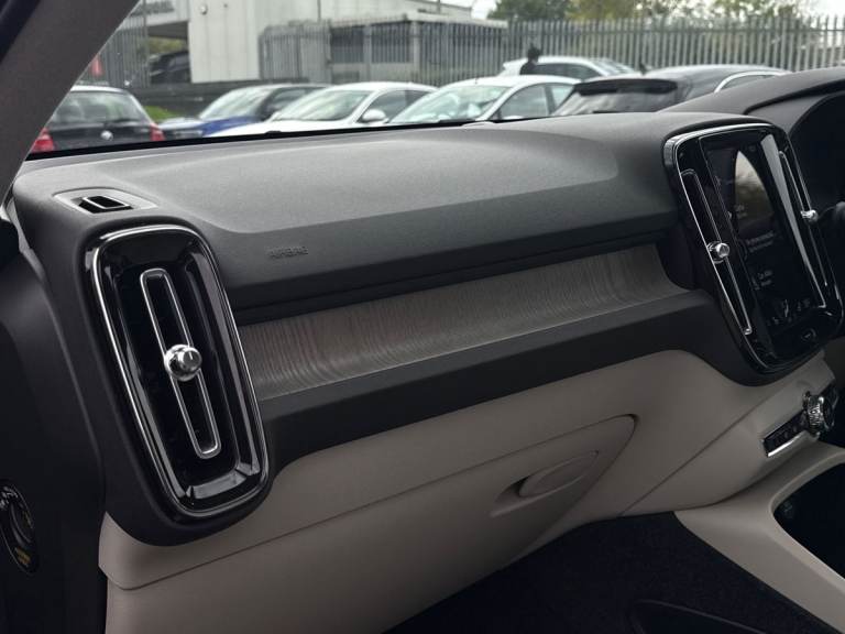 2022 Volvo XC40 2.0 B4P Inscription 5dr AWD Auto [7 speed] ESTATE PETROL Automatic