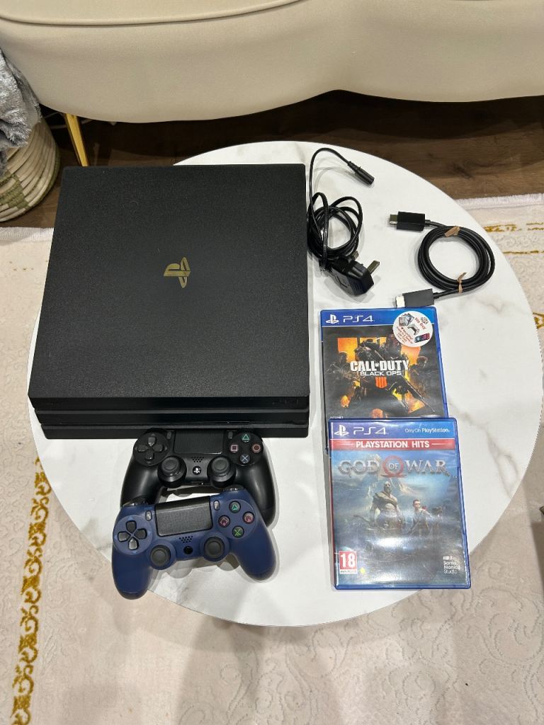 PS4 Pro 1TB + 2 games