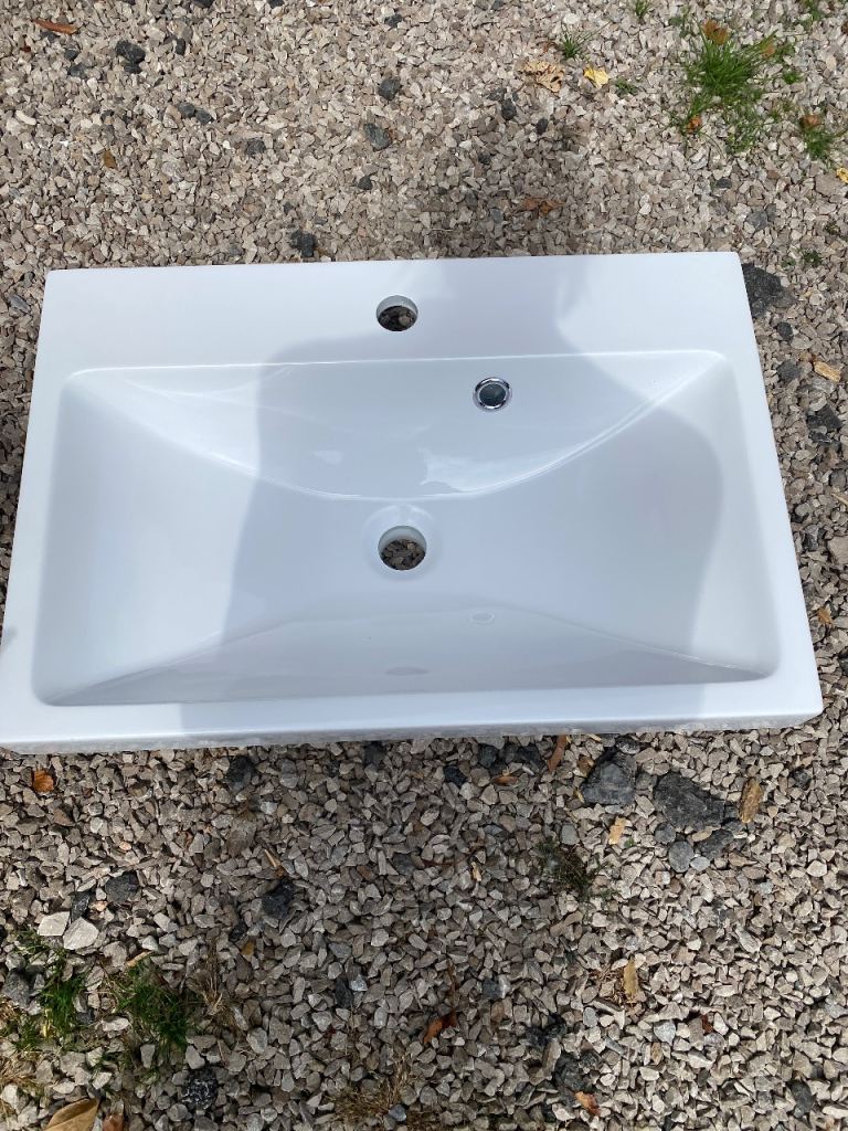 White Ceramic Bathroom Sink Basin – As Good As New