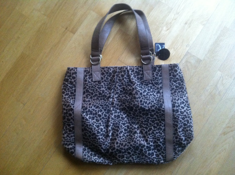 BRAND NEW WITH TAGS LADIES HANDBAG - LEOPARD ANIMAL PRINT SHOULDER BAG