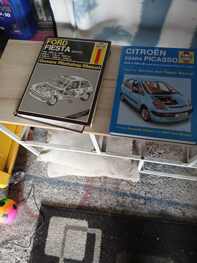 A LARGE SELECTION OF HAYNES CAR MANUELS    