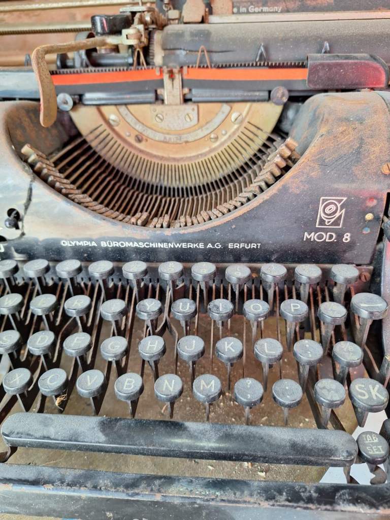 German Olympia mod8 Typewriter