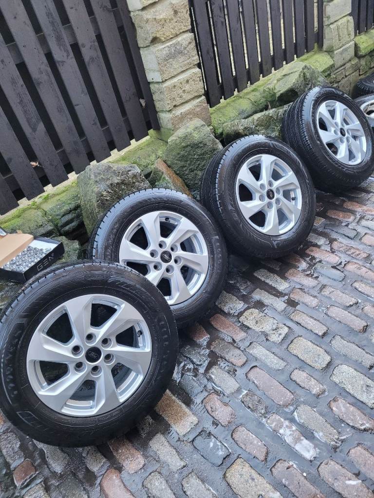 4x new shape ford transit 6 stud alloys as new with matching good tyres