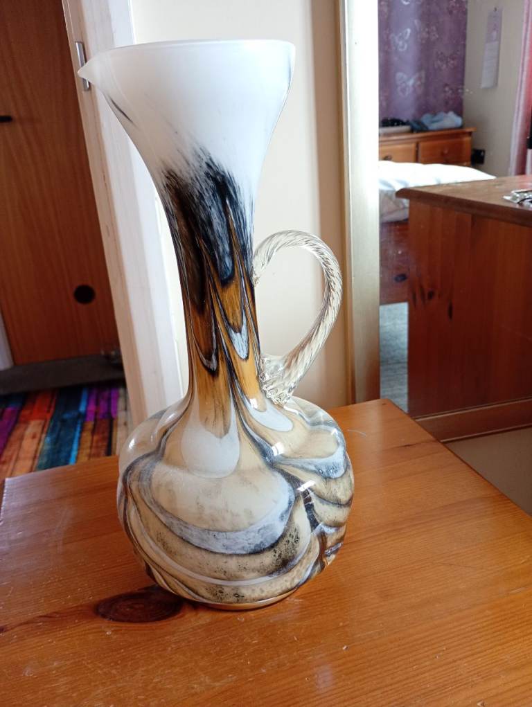 Decorative Glass Vase/Jug – Swirl Pattern