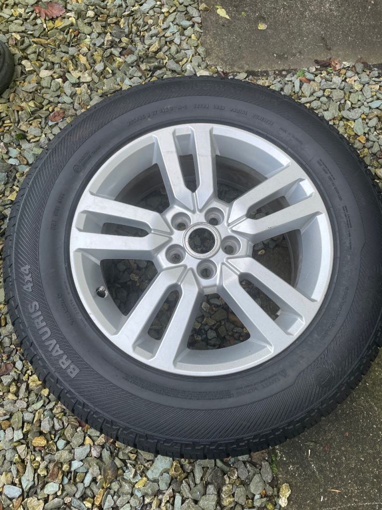 Freelander 2. 17” alloy and brand new tyre 
