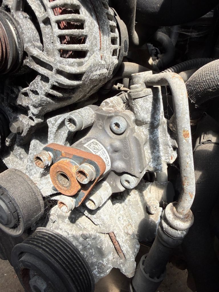 Audi q5 8r 2.0 tdi power steering pump 8r0145155s 2011 model.