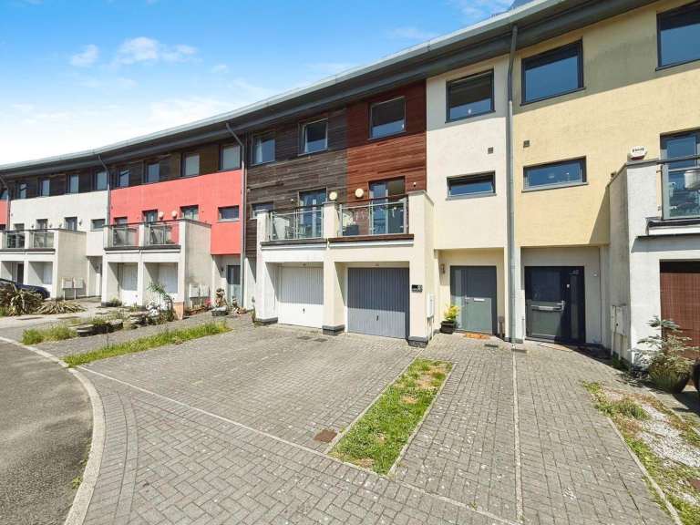 swansea marina-4 bed townhouse recently refurbished for sale-Im looking for small holding/project