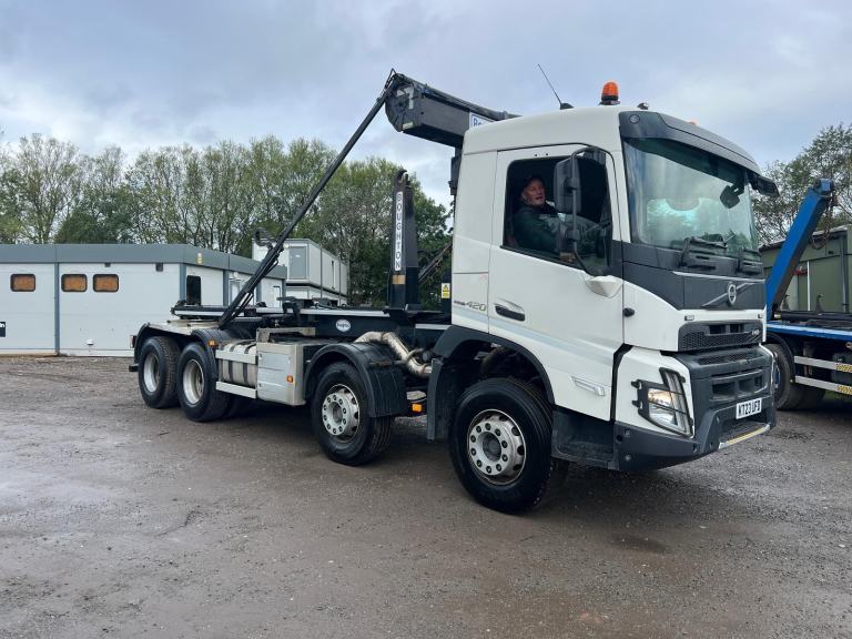 2023 VOLVO FMX 420 8X4 BOUGHTON HOOKLOADER ONLY 101,699 KM , IMMACULATE , DAYCAB