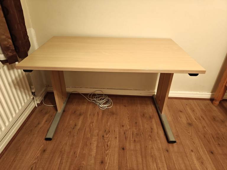 Light Wood Office Desk with Metal Legs – Good Condition