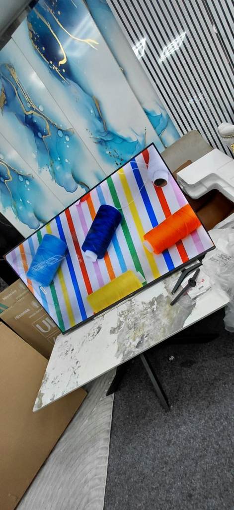 Brand new tv hisense 50inch smart 4k HD HDR BUILT-IN WIFI AND free 