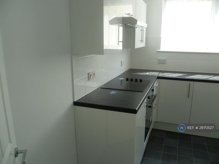 2 bedroom flat in Shaftesbury Road, Bournemouth, BH8 (2 bed) (#2970527)