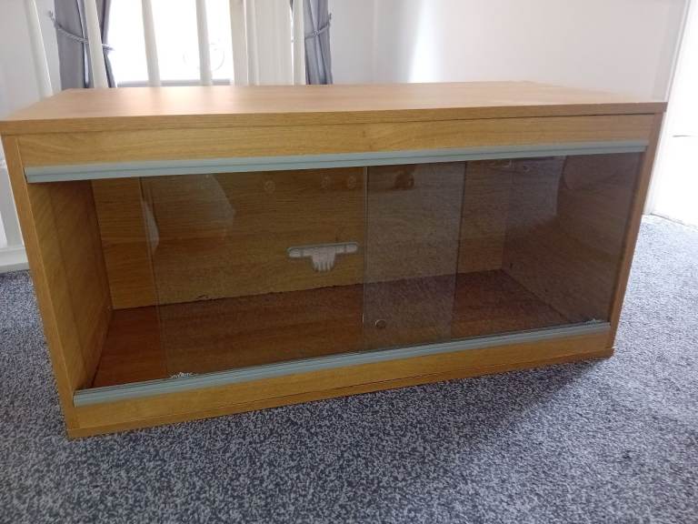 Vivarium tank (Medium) + water bowl and hide