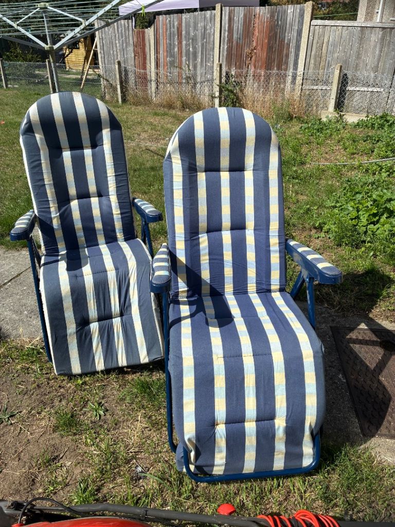 Pair of Garden Recliner Chairs – Blue & White Stripe, Foldable
