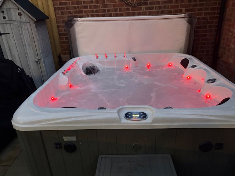 5 Person Hot Tub