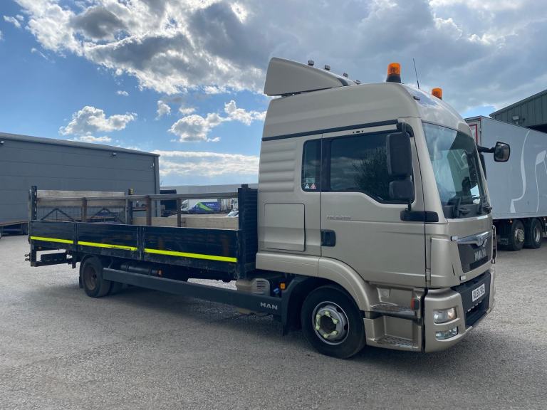 2016/65 MAN TGE 7.5 TONNE DROPSIDE WITH TAIL LIFT. SLEEPER CAB