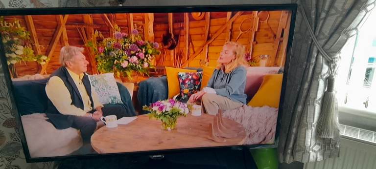 Samsung 37" Freeview TV