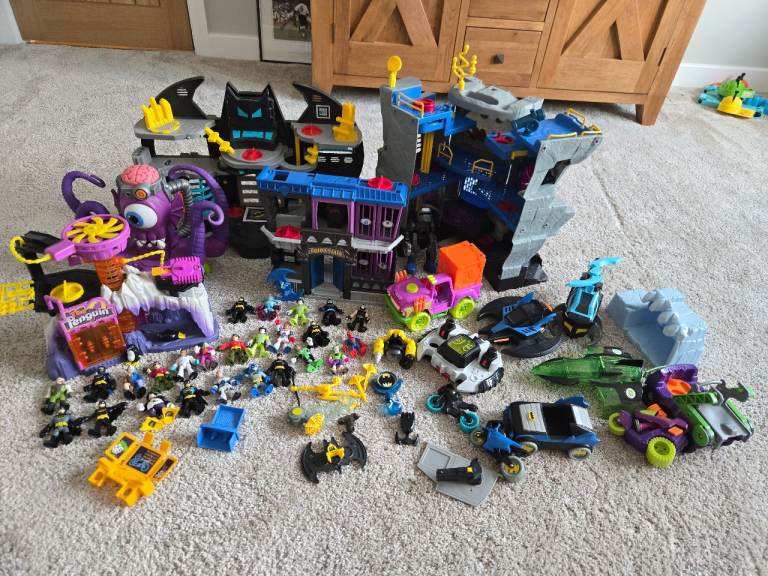 Large bundle of batman imaginext and fisher price play sets