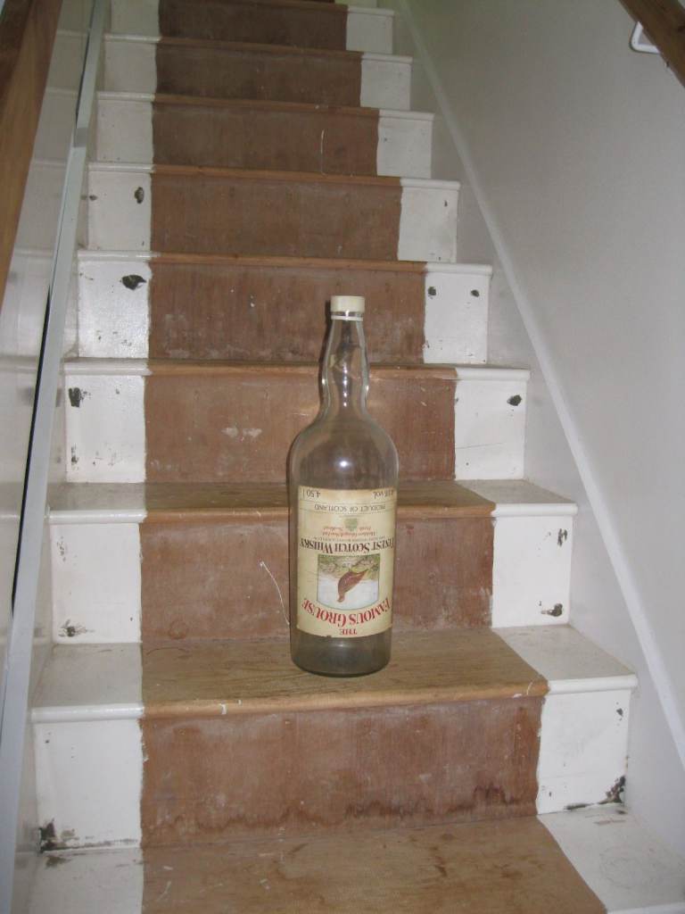 EMPTY 4.5 LITRE LARGE GLASS WHISKY BOTTLE CONTAINER COIN MONEY CASH BOX LEICESTER LE4 5DJ