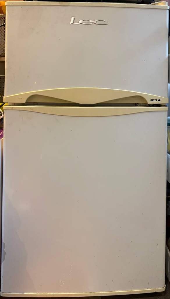 Lec under-counter fridge - free