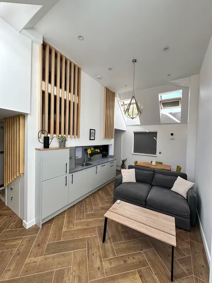 1 bedroom house in Morden Road, Mitcham, CR4