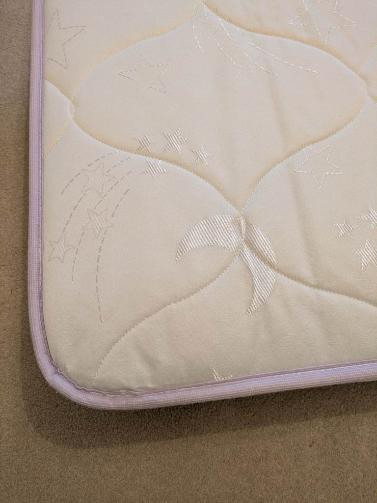 Single trundle bed with incorporated mattress