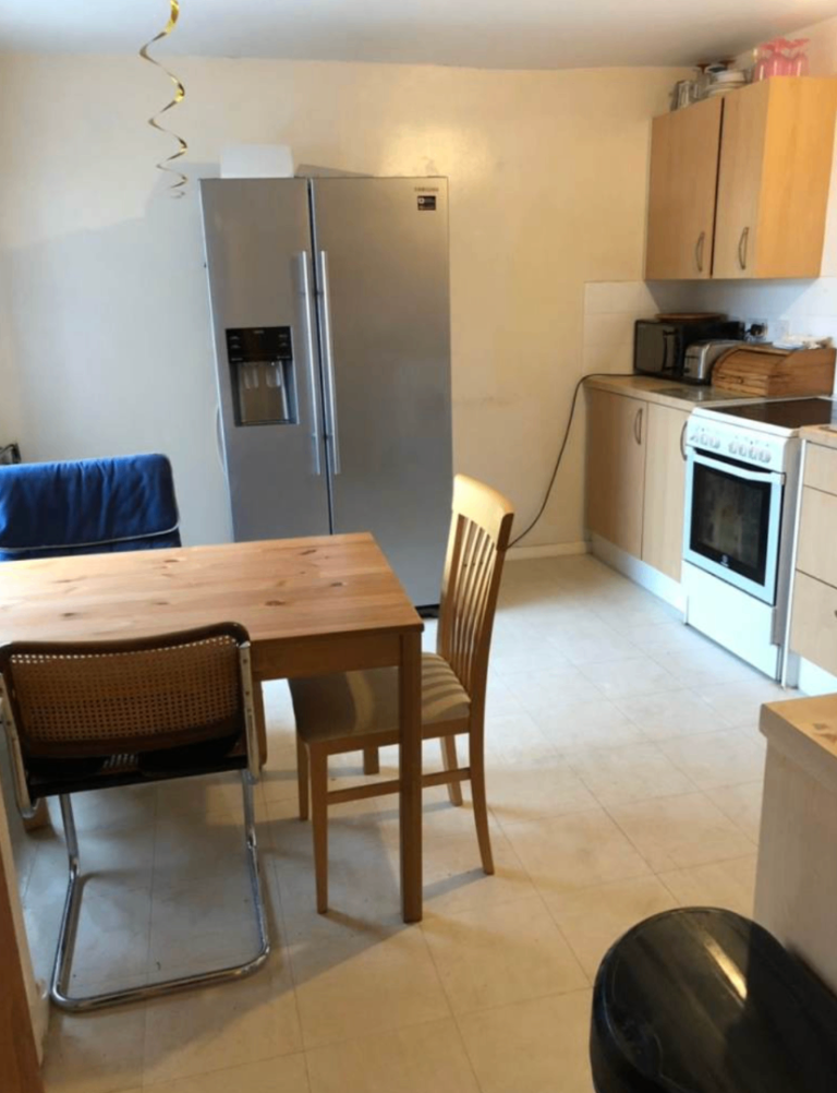 Modern 3-Bedroom Flat | Furnished | Fitted Kitchen | Parking | Aragon Close, Cambridge - CB4