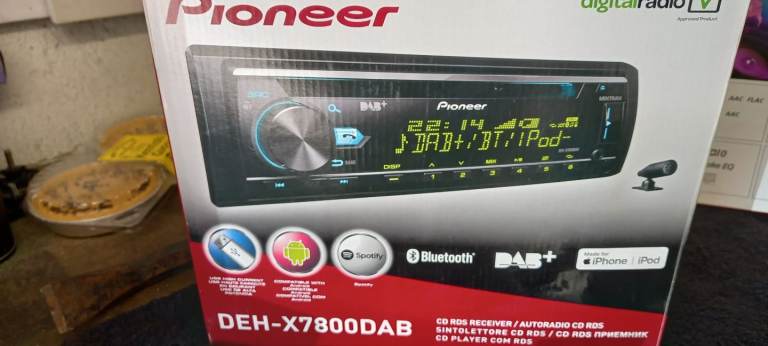 DAB RADIO CD PLAYER/CD RADIO. 
