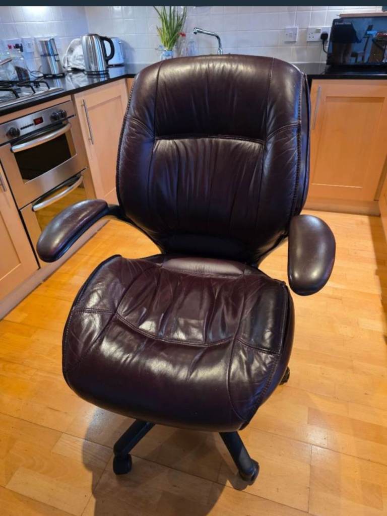 True Seating Concepts Leather Office Chair – Good Condition