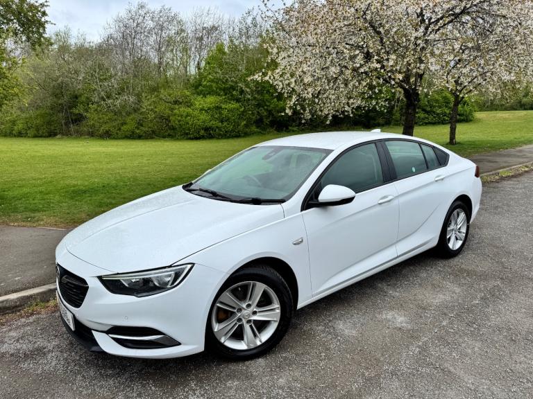 2018 68 VAUXHALL INSIGNIA 1.6 TURBO D BLUEINJECTION DESIGN AUTO WHITE HATCHBACK