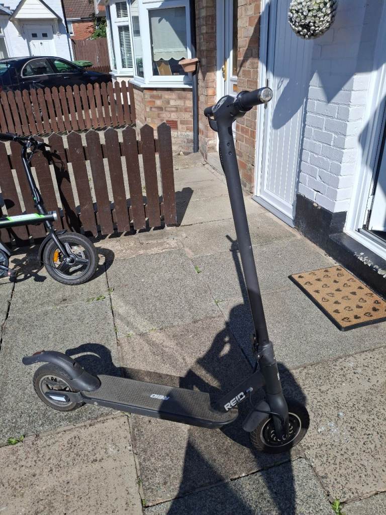 REID Black Electric Scooter – Good Condition willing to swap for pedal bike
